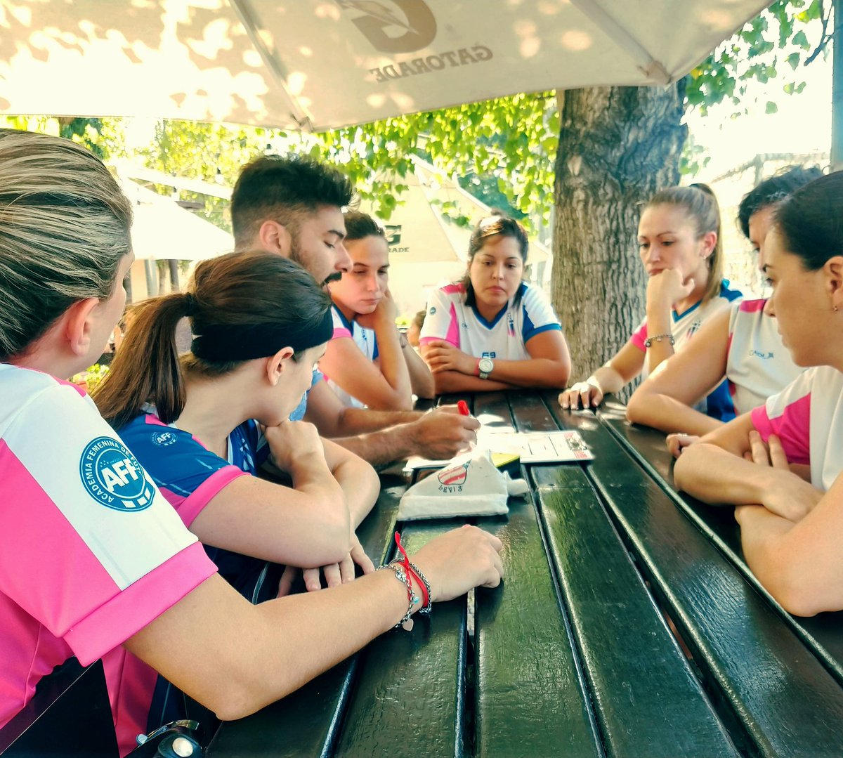 academiaaff's tweet photo. Una semana y estamos volviendo....
Diciembre es de pre-temporada señoritas!
#siempreaff
#academiaaff
#futbolfemenino
#hayequipo https://t.co/aFTUQNHNaF