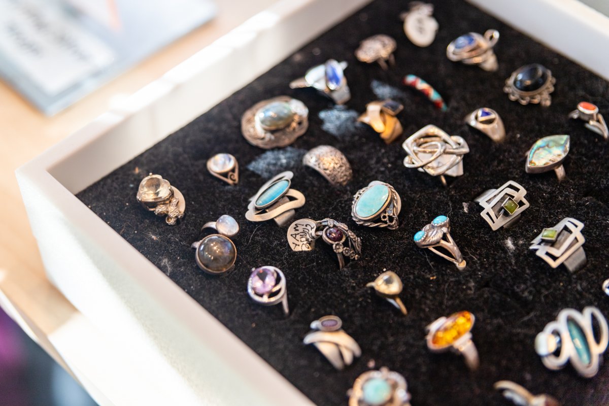 SilverWomanMA's tweet photo. Any size, any style, we've got the perfect piece for all the jewelry lovers on your shopping list this holiday season. #thesilverwoman  #timelessjewelry #handcraftedjewelry #jewelryaddict #bestgiftideas #giftideas #timelessgifts https://t.co/avZ8wuQwxz