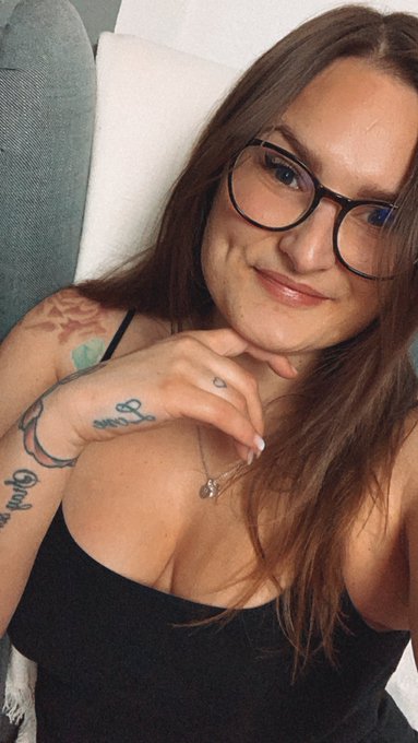 Und wieder ein Samstag auf dem Sofa 🙈  .  #sweetdreams #night #bestlife #buisness #buisnesswoman #power<a href="/tag/sweetdreams"class="tags">#sweetdreams</a><a href="/tag/night"class="tags"><span>#night</span></a><a href="/tag/happy"class="tags"><span>#happy</span></a><a href="/tag/power"class="tags"><span>#power</span></a><a href="/tag/holly"class="tags"><span>#holly</span></a><a href="/tag/buisness"class="tags"><span>#buisness</span></a><a href="/tag/nextlevel"class="tags"><span>#nextlevel</span></a>