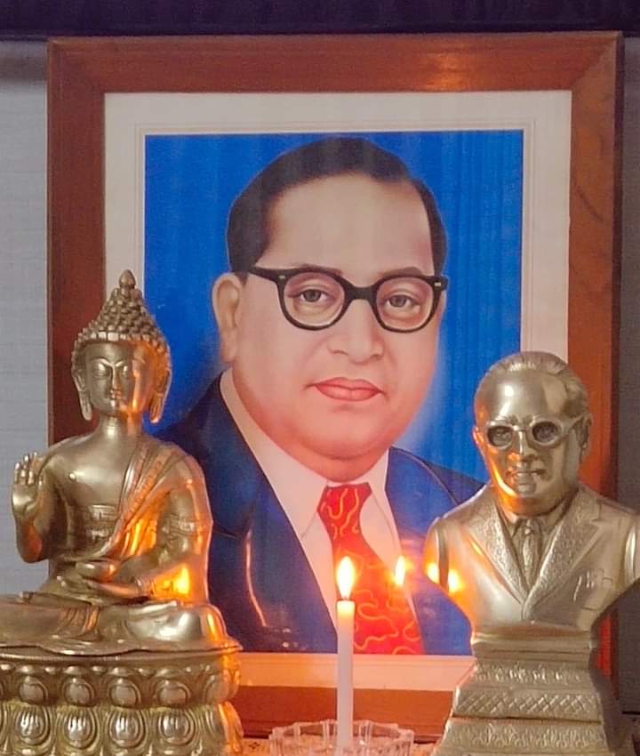 BharatkumarDoke's tweet photo. प्रज्ञासूर्य ,कोटी कोटीचा मार्गदाता, विद्वतेचा मेरूमणी विचाराचा धगधगता ज्वालामुखी, महामानव, बोधीसत्व ,विश्वरत्न डाॅ.बाबासाहेब आंबेडकर  यांच्या महापरिनिर्वाण दिना प्रित्यर्थ  कोटी कोटी प्रणाम 🙏💐 https://t.co/a8ZU0cq0wI