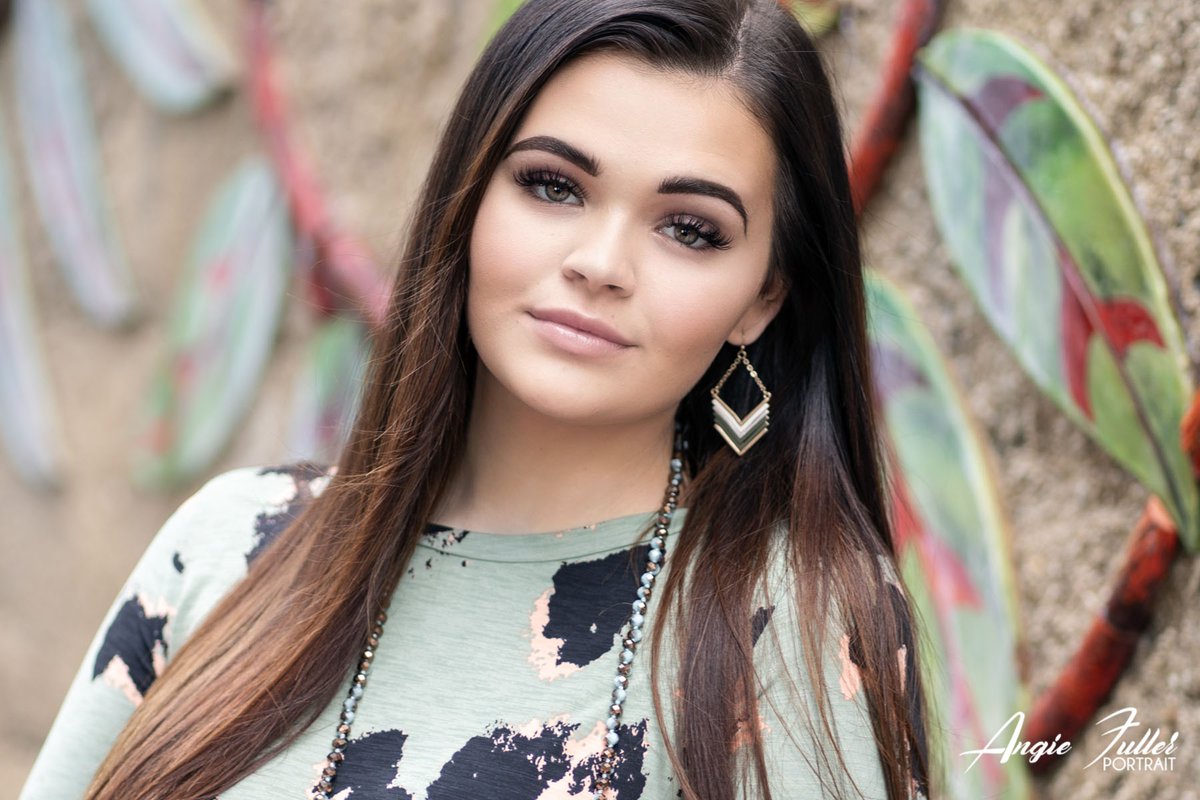 afullerportrait's tweet photo. A closeup of Jaida that was taken during our Downtown Houston shoot with The Model Crew! Such a beauty!
#modelshoot #seniorreps #Classof21 #graduate #model #portrait #seniorstyle #fashion #seniorinfluencers #teenmodels #seniorinspiration #PNG #beaumontphotographer https://t.co/vpyK2QtSNx