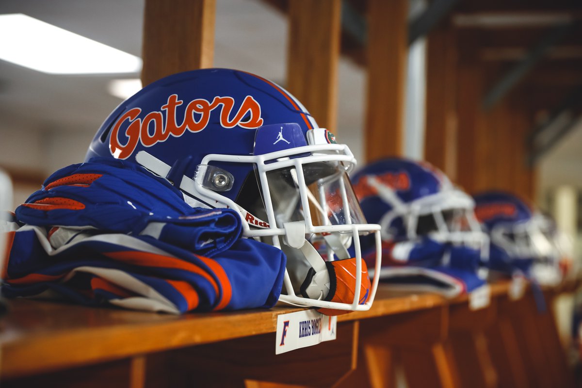 GatorsFB's tweet image. 👀🔵

#GoGators🐊