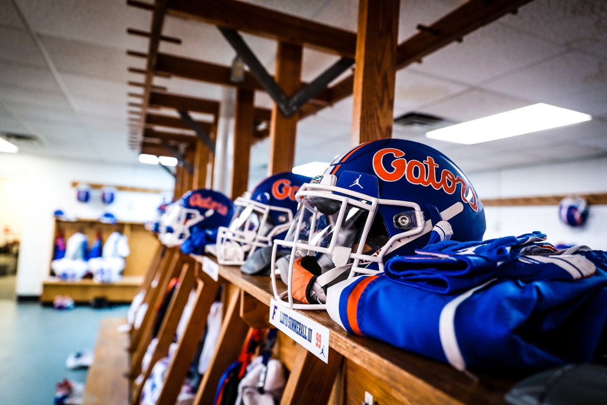 GatorsFB's tweet image. 👀🔵

#GoGators🐊