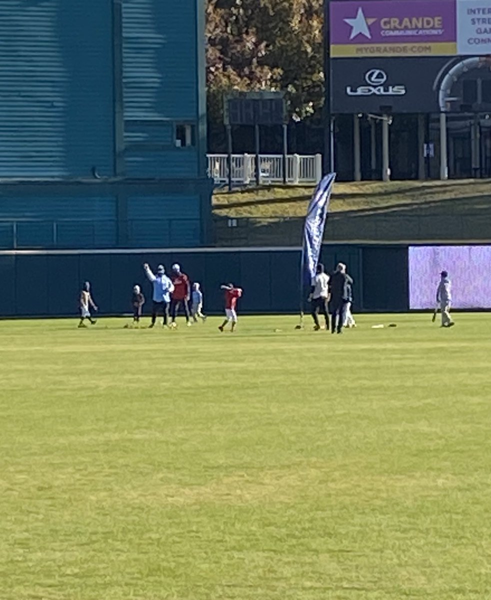 ann_mercredi's tweet photo. Huge thank you to @HipHipJose5 @247LineDrive for hosting baseball camp this morning for a good cause #toysfortroops...boys had so much fun practicing and learning new things. Such a great role model for these kids. #communityengagement #trevitalks https://t.co/tZeW0BVsGi