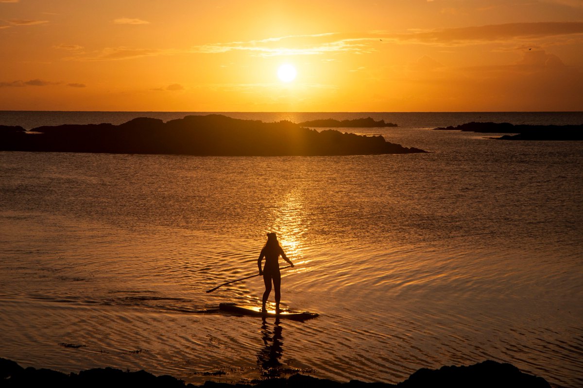 DoerksenSarah's tweet photo. Still days in #Rhosneigr make me think a winter lockdown isn't so bad. It's an island life for me 😍

📸: Steve Crump Photography 

#Anglesey #Wales https://t.co/zUE8HkFRvH
