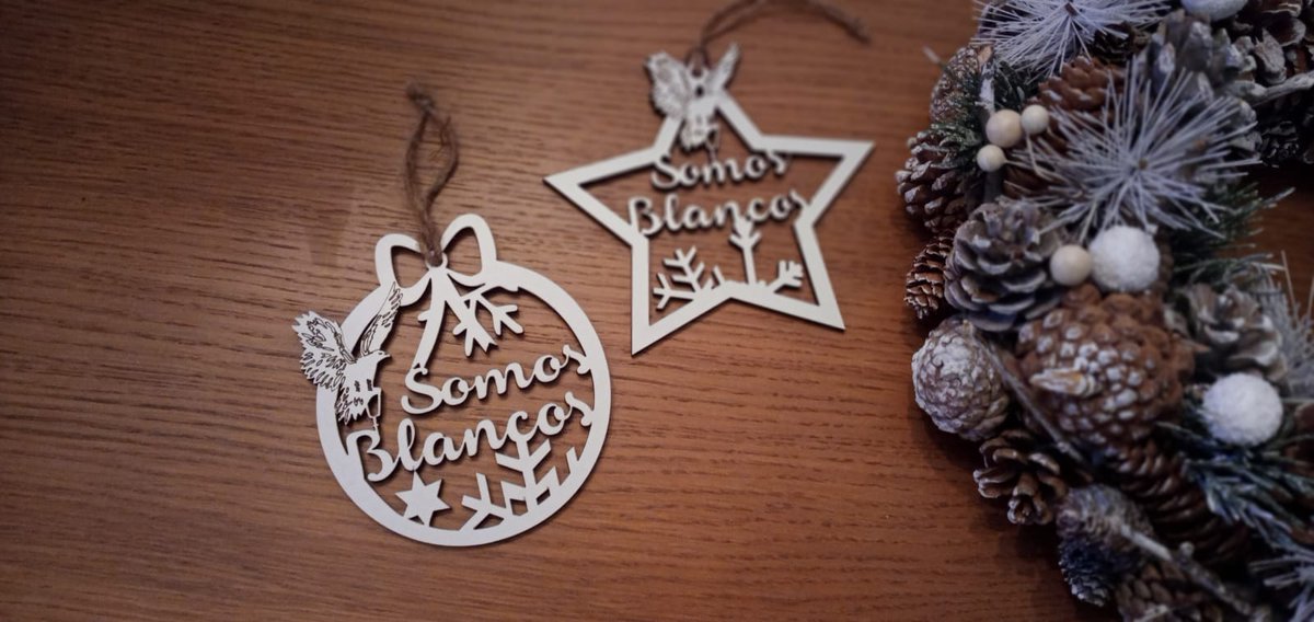 No te olvides de decorar tu árbol con nuestros adornos de Navidad, los puedes encontrar en la tienda del <a href="/muBBla/">muBBla</a> #SomosBlancos #BlancaNavidad ¡Y si ya tienes el tuyo, comparte una foto con nosotros!