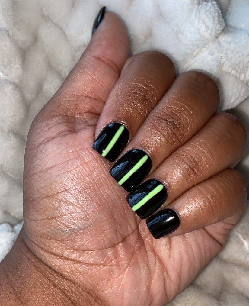 juwellsnails's tweet photo. don’t like getting fullsets anymore? causing too much damage to your natural nail bed? then shop online with us and get some press ons! cuticle i#oil is available as well💕 
follow us on ig: @juwellsnails 
website: https://t.co/atqjSF27MW https://t.co/cV0OqrzJtR