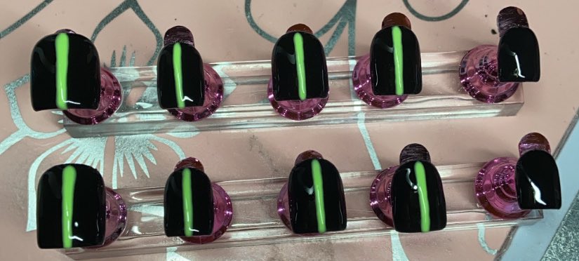 juwellsnails's tweet photo. don’t like getting fullsets anymore? causing too much damage to your natural nail bed? then shop online with us and get some press ons! cuticle i#oil is available as well💕 
follow us on ig: @juwellsnails 
website: https://t.co/atqjSF27MW https://t.co/cV0OqrzJtR