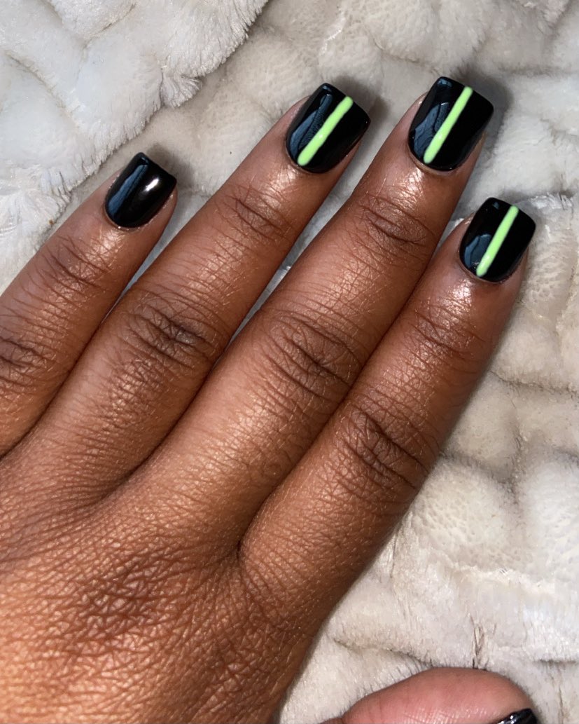 juwellsnails's tweet photo. don’t like getting fullsets anymore? causing too much damage to your natural nail bed? then shop online with us and get some press ons! cuticle i#oil is available as well💕 
follow us on ig: @juwellsnails 
website: https://t.co/atqjSF27MW https://t.co/cV0OqrzJtR
