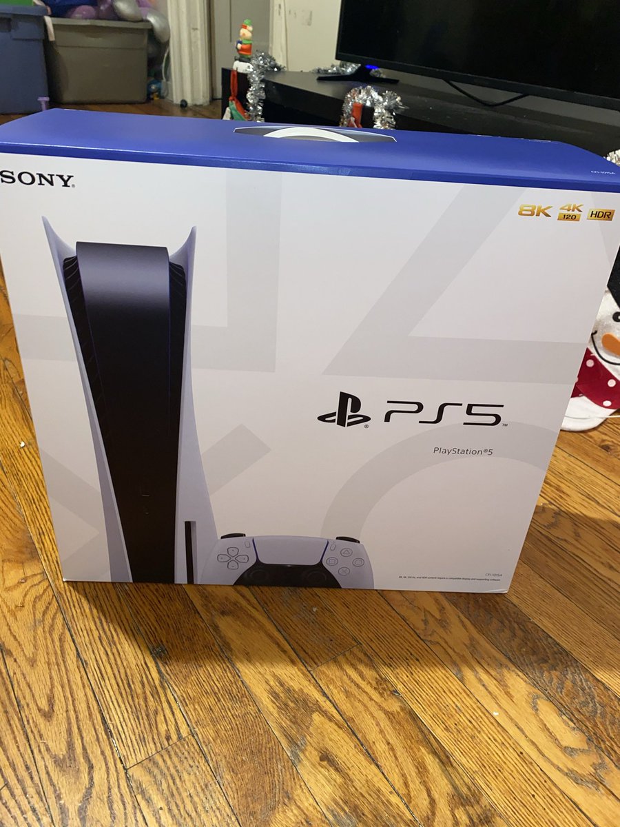 sizetenpoint5's tweet photo. Got this #ps5 #ps5standard brand new in the box. 😎 for $9000 shipped https://t.co/dA88BvrTi2