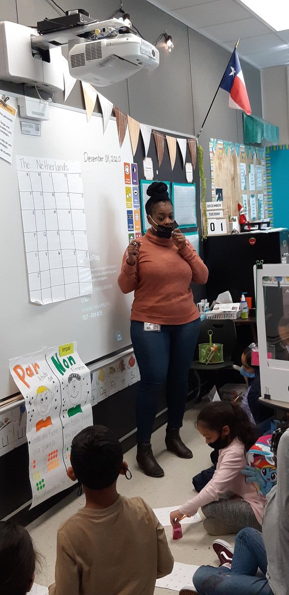 sofysabiduria's tweet image. Thank you Ms. Johnson @cameylas for teaching how to develop our vocabulary through Alphaboxes!! You're the best!!💯
#Camey_ES