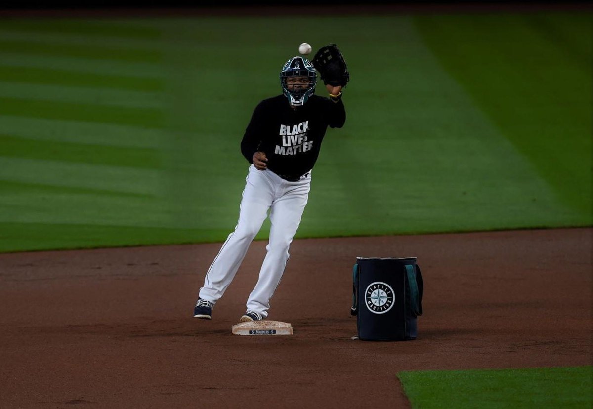 TheDailyNailon's tweet photo. For all the high school skippers out there on either side of the Columbia river — the @Mariners are trying to give away money for your baseball and softball programs.

Check out the details for getting outfitted, here:
https://t.co/TcCf3chpCp https://t.co/EcLf5iOH2w