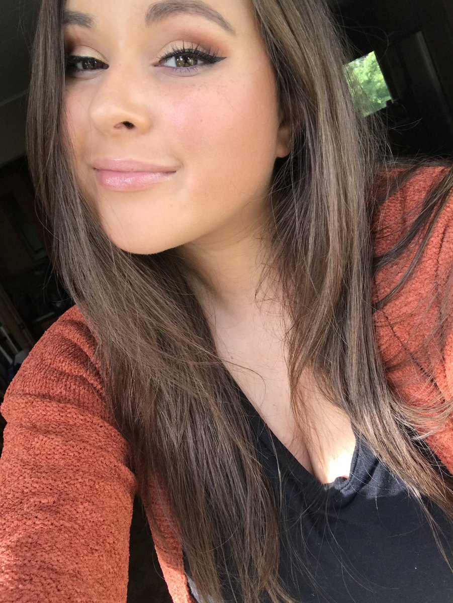 DaceyLopez's tweet image. Me + a random note