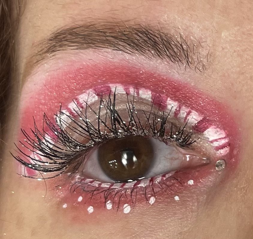 RadRedhead222's tweet image. Did a makeup collab with @muamommy1995 Go check hers out!