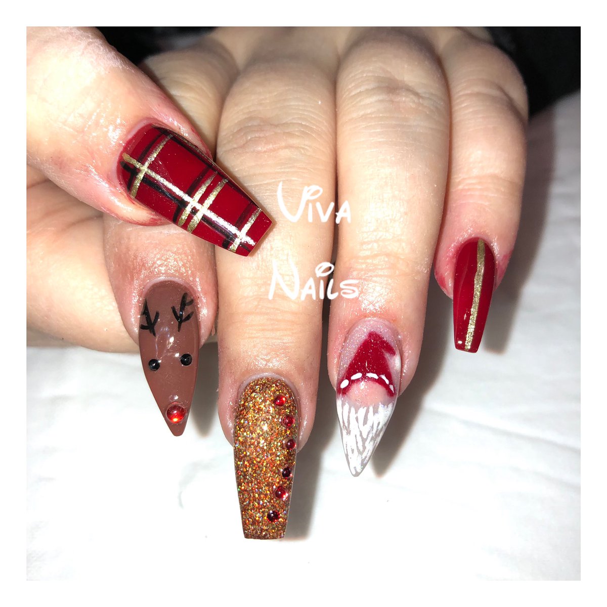 nails_viva's tweet photo. Christmas vibes and my take on a gonk.
ππ
πΌβ¨
#christmasnails #nails #acrylics #rudolph #gonk #tartan #glitter #diamonds #notpolish #nailsdone #beyourownkindofbeautiful #getnailed #vivanails #swinton #manchester #nailtech #manchesternails #Nailtechnician https://t.co/yRF1xK5WuE
