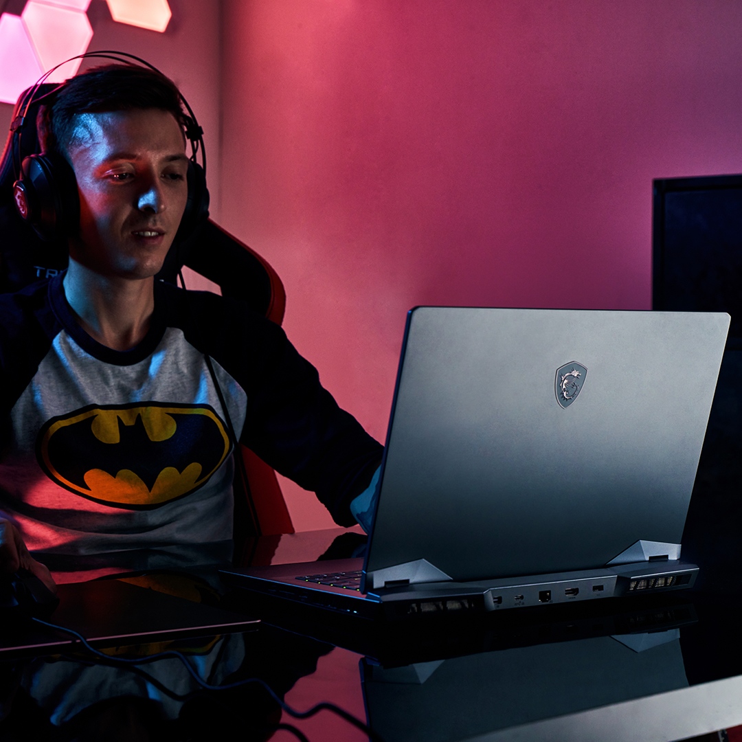 msigaming_de's tweet photo. ALL NIGHT LONG 🌜
Egal, mit welcher Beleuchtungsfarbe, aber mit dem GE66 Raider 🤩
#MSI #MSIGaming #MSINotebook #LaptopMSI #AllNightLong #GamingSetup #GamingLaptop #NanoLeafs #Batman https://t.co/TY0E551wxy