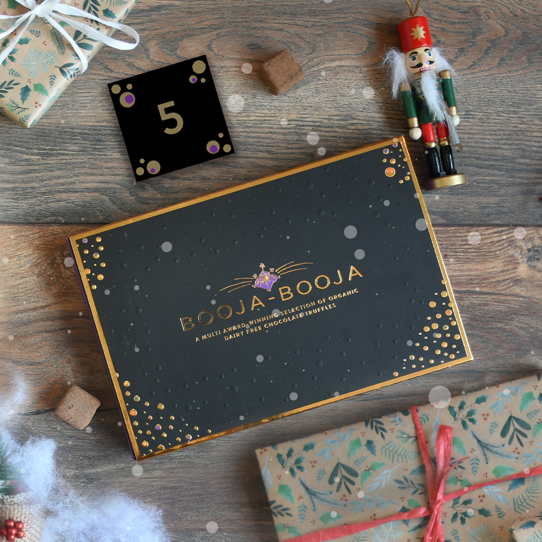 BoojaBooja's tweet photo. *WIN* The Award-Winning Selection on DAY 5 of the #BoojaBooja #AdventCalendar To enter, follow us &amp; RT with #Boojaadvent5 &amp; tell us who you’d share your Award-Winning Selection with. Winner to be picked on Fri 11th from all our soc media channels #vegan #organic #feelingfestive https://t.co/PAmCACp4T1