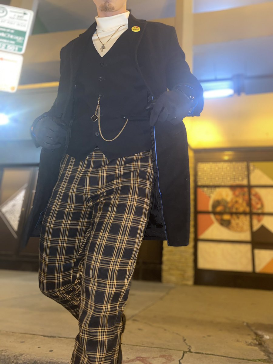 Black &amp; Gold Thread 🥶