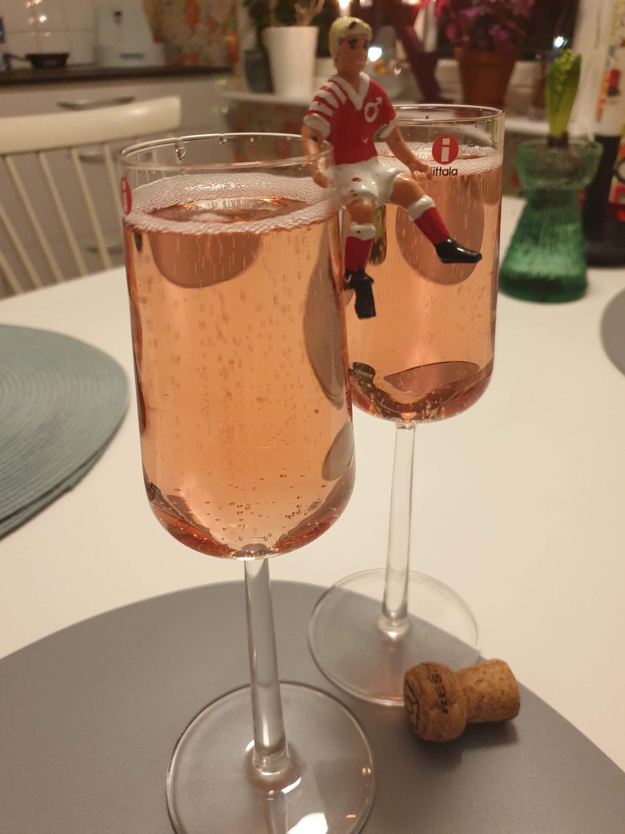 MagnusHerman's tweet image. Det har legat på kylning några veckor, men ikväll fick äntligen det rödvita bubblet korkas upp. Förra gången #degerforsif gick upp i allsvenskan var jag 14, gubben på glaset är väl ungefär från den tiden, fint att uppleva det igen.