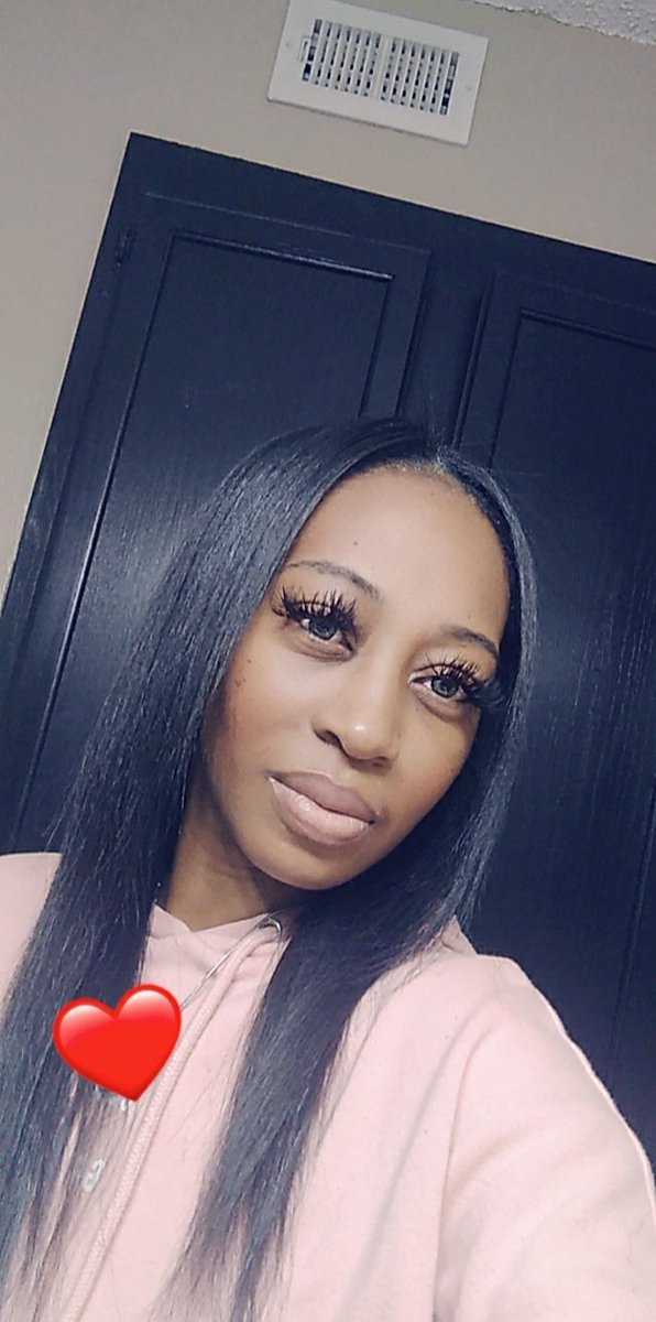_livelashlamour's tweet photo. I love it when it's straight π #nomakeup #justlashes #naturalbeauty https://t.co/7IRkY68aSO