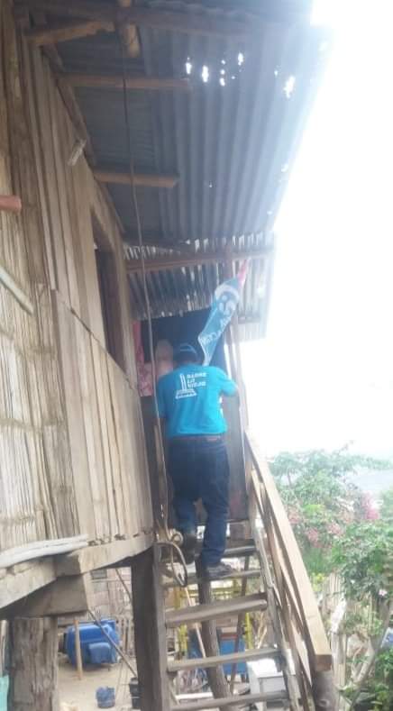 NGManabi's tweet photo. Jacinto Moreira es candidato alterno a la Asamblea por el Distrito Norte.

Nacido en Chone, todos los días recorre varios kilómetros a pie 👞 para compartir el mensaje de que no debemos votar por quienes  invierten millones en campaña, porque llegarán a recuperar. https://t.co/sfEcpONhSs