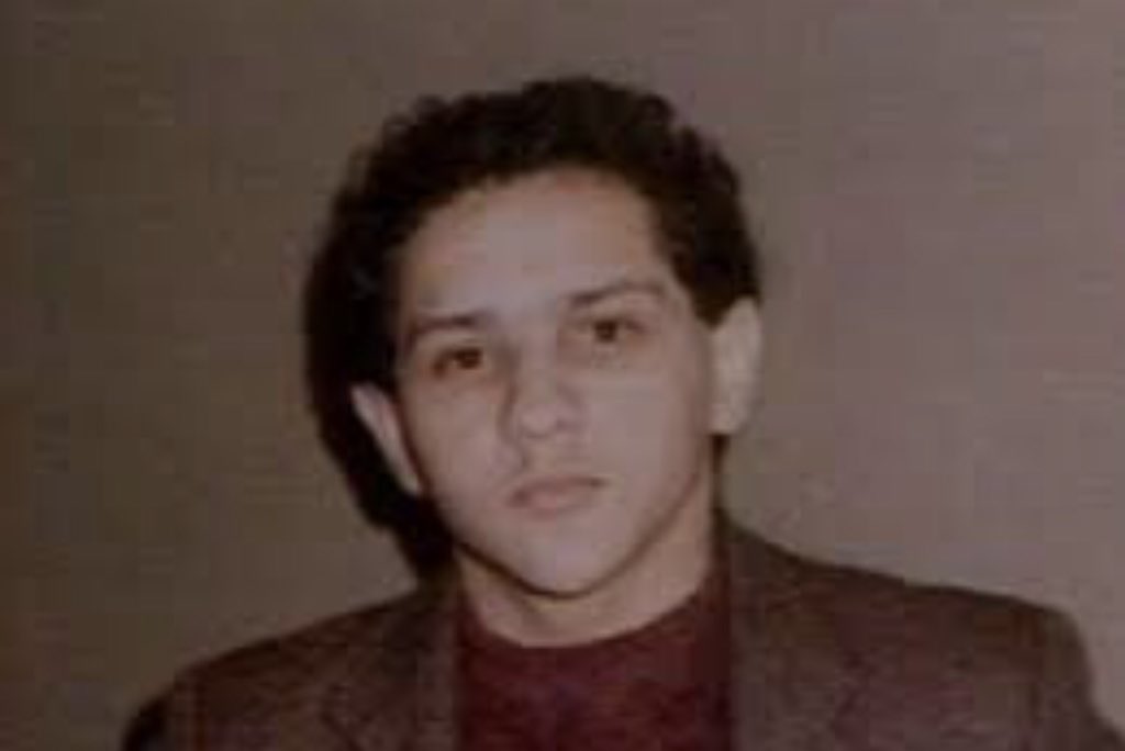 SergioCoronado's tweet photo. ll y a 34 ans, #MalikOussekine, 22 ans, trouvait la mort, sous les coups de matraque, victime de #violencespolicieres, rue Monsieur-le-Prince à Paris. #Devaquet https://t.co/TqXcqLU7TR