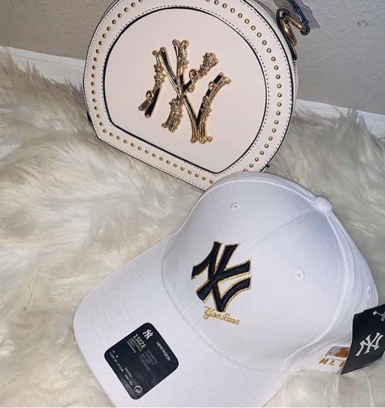 jewelbossco's tweet photo. NY BAG/CAP SETS ARE AVAILABLE NOW ! ❄️ THEE BEST DUO TO MAKE ANY OUTFIT POP 💰 ! available in 8 different colors ! LINK IN BIO 🦋. #theeperfectjewelz #dmv #ny #bagset #supportsmallbusiness #blackownedbusiness #smallbusinesssaturday https://t.co/qNBB9rBUAu