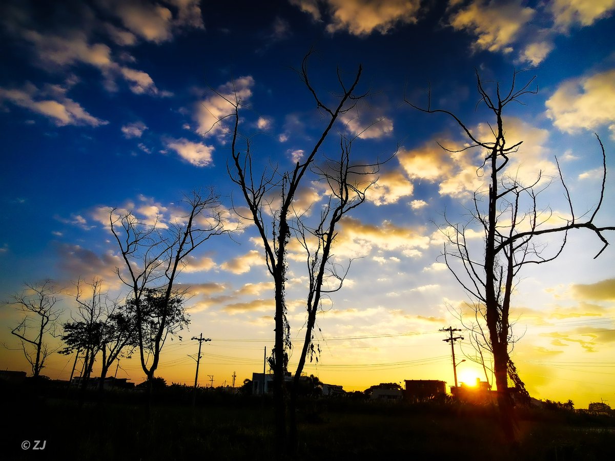 Dudeizir's tweet photo. Life is not always perfect. Like a road, it has many bends, ups and down, but thatβs its beauty.
- Amit Ray
#Sunriseseries #phonephotography #huaweip30ph https://t.co/abLC6CXTVM