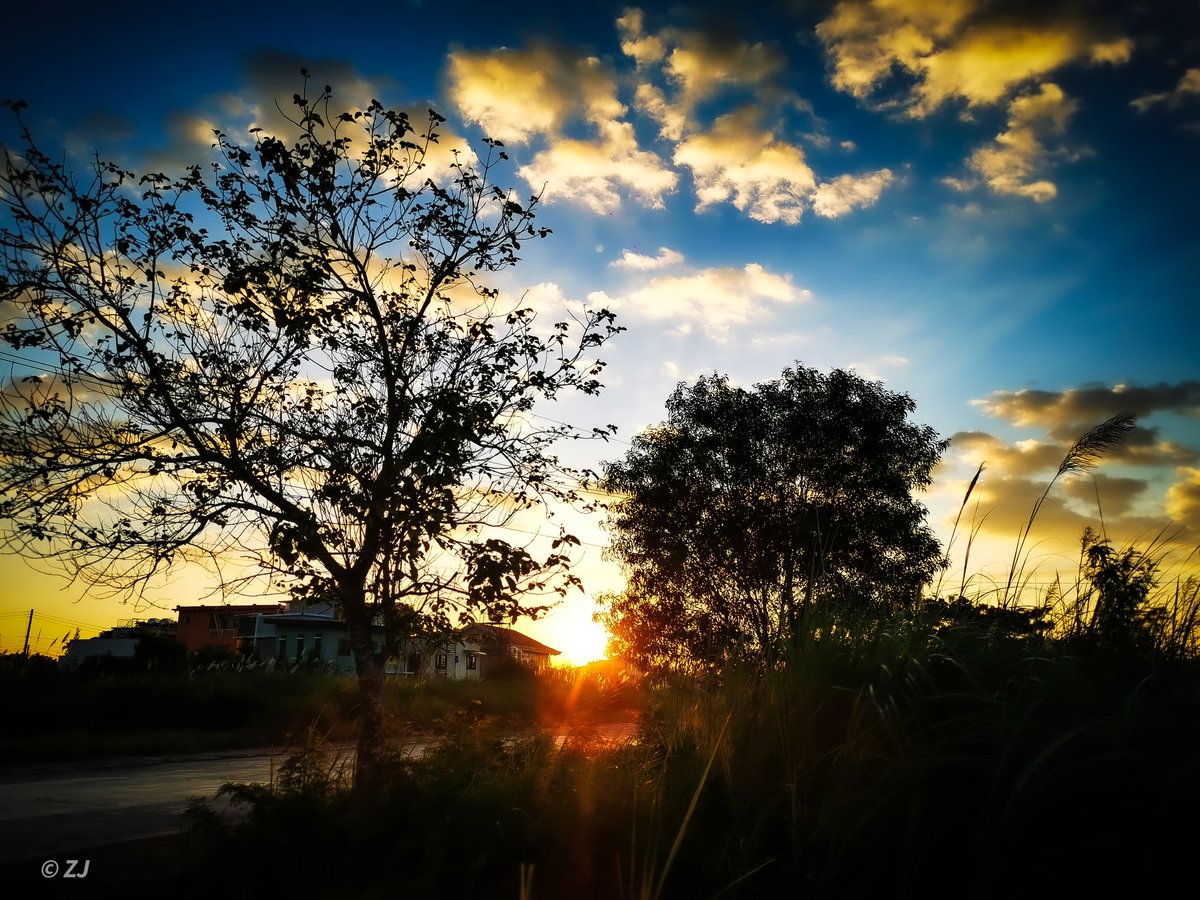 Dudeizir's tweet photo. Life is not always perfect. Like a road, it has many bends, ups and down, but thatβs its beauty.
- Amit Ray
#Sunriseseries #phonephotography #huaweip30ph https://t.co/abLC6CXTVM