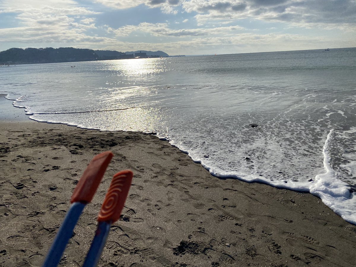 warunori_55's tweet photo. まずは @hashihara_iyo さんのビーチクリーン🌊 朝から気持ち良かったー☀️また参加しまーす=͟͟͞͞🐙 =͟͟͞͞🐙 =͟͟͞͞🐙
#ビーチクリーン #ゴミ拾い #湘南 #由比ヶ浜 #Webace #鎌倉 https://t.co/GLUUMv7bV0