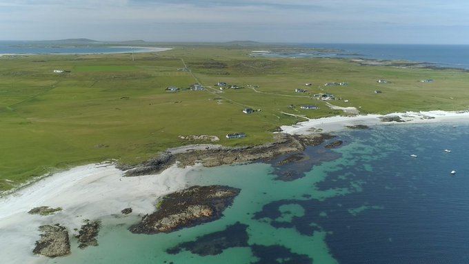 Today we're featuring the isles of Tiree (<a href="/tireefitness/">Will Wright</a> <a href="/tyreegin/">Tyree Gin</a> <a href="/suilanspink/">OceanGives~WhaleSongTiree</a> <a href="/tiree_tea/">Tiree Tea</a>) and Canna.  If you haven't finished (or started) your festive shopping, this is a good place to start!
isle20.com/Tiree
isle20.com/Canna

#ThinkIndie #ThinkIsland #ThinkIsle20