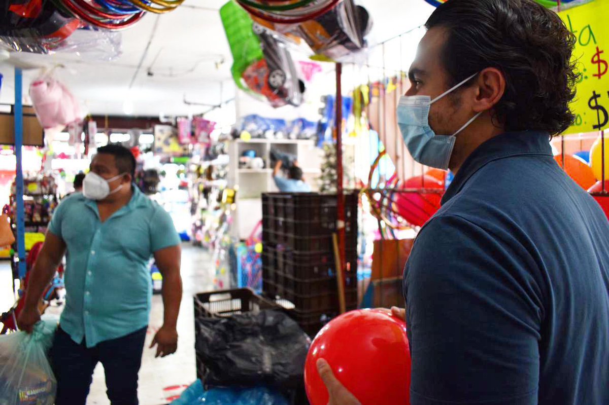 AlvaroCetina's tweet photo. No hay mejor manera de contribuir a una mayor reactivación económica que consumiendo local, por eso, hoy fuimos a la juguetería #AlmacenesAlegría acompañado de Lizy, Yulisa, Leydi, Jessica, Jorge, Alejandro y Gilberto, comisarias y comisarios de #Tixcuytún, #Xcanatún ... (1/2) https://t.co/02Vk1CPSbh