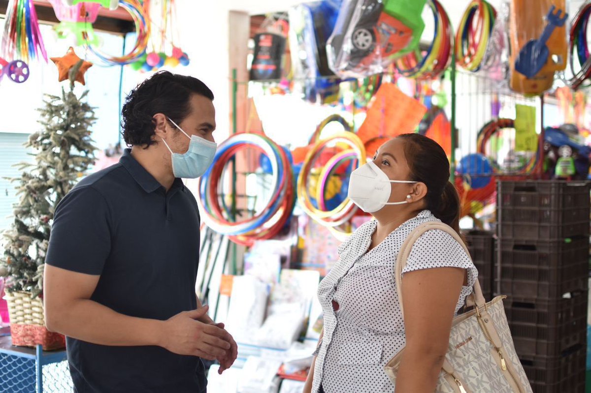 AlvaroCetina's tweet photo. No hay mejor manera de contribuir a una mayor reactivación económica que consumiendo local, por eso, hoy fuimos a la juguetería #AlmacenesAlegría acompañado de Lizy, Yulisa, Leydi, Jessica, Jorge, Alejandro y Gilberto, comisarias y comisarios de #Tixcuytún, #Xcanatún ... (1/2) https://t.co/02Vk1CPSbh
