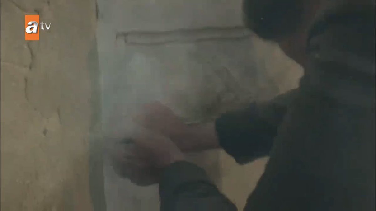 oH MY GOD HER HANDS ARE BURNING  #Hercai