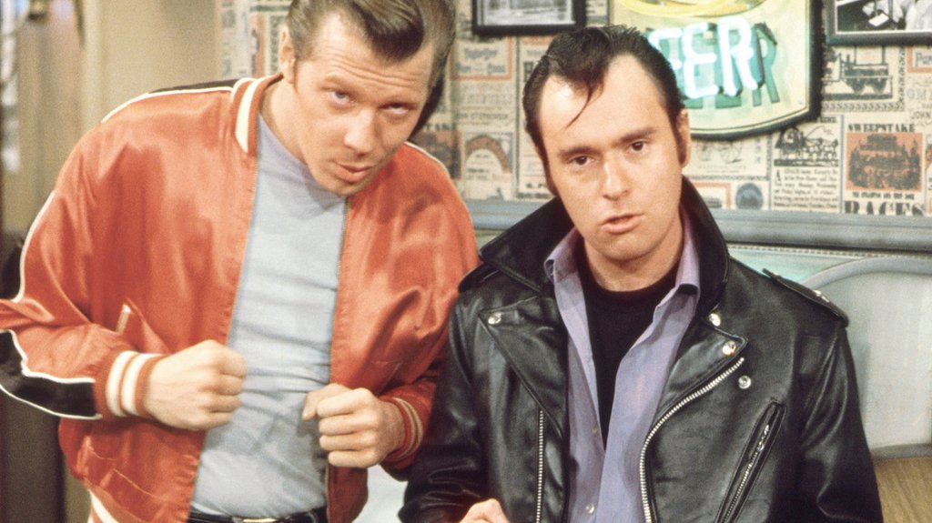 getgreattv's tweet image. We're sad to hear of the death of #DavidLander (1947-2020) — a TV icon as Andrew 'Squiggy' Squiggman on LAVERNE &amp;amp; SHIRLEY 

bit.ly/33MWMHW