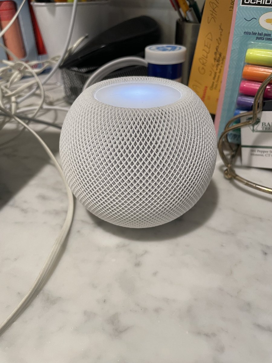 I'm not a fan of the white HomePod mini 
