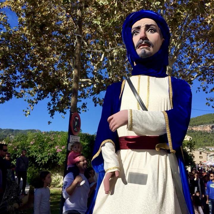 GegantersCalvia's tweet photo. 🕺 N'Abú Yahyà ballant per #EsCapdellà.

📸 Novembre del 2017.

#CalviàGegant https://t.co/El97rBtZkB