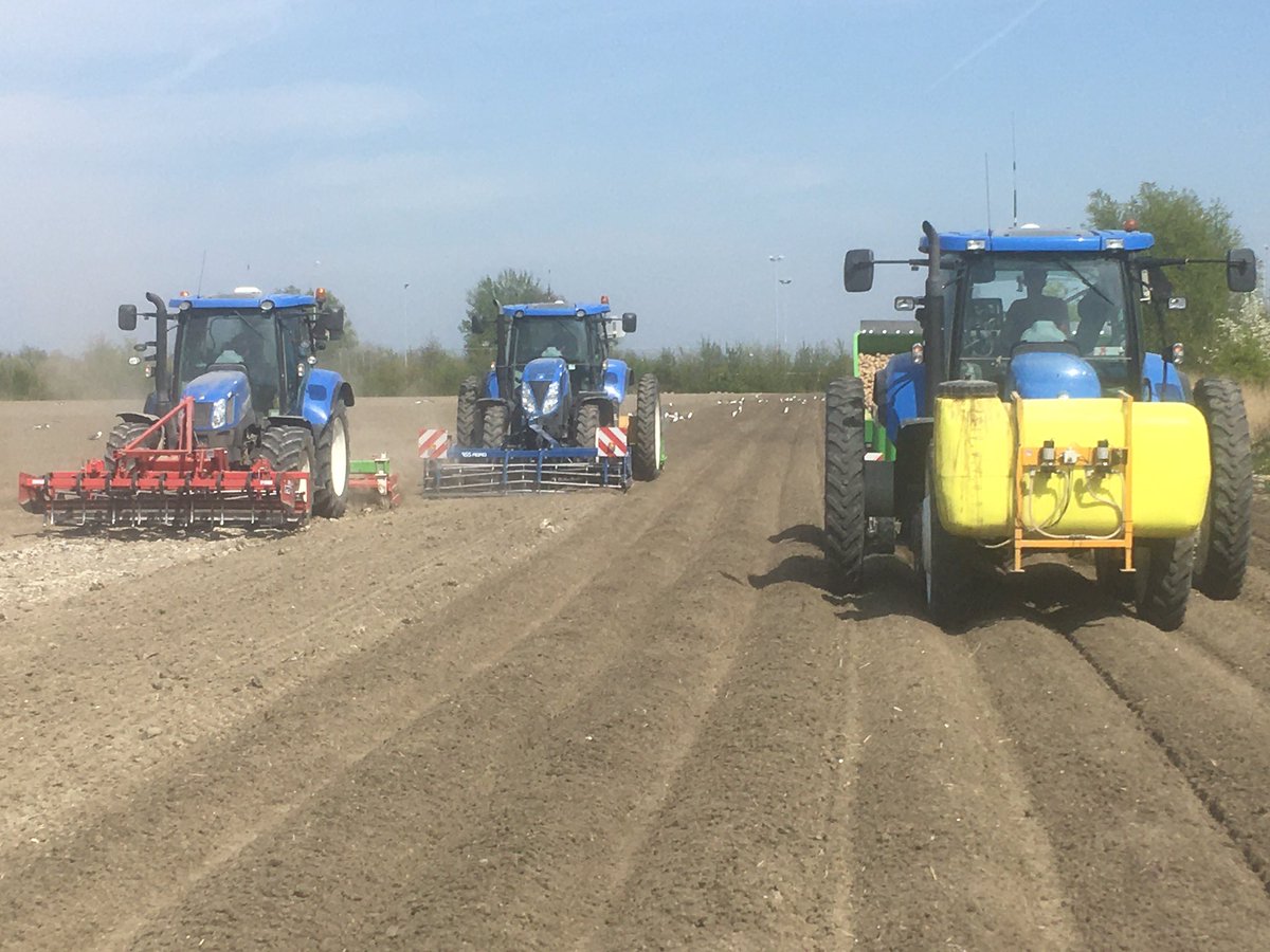 Vandaag #WereldBodemDag #worldsoilday De grond is het belangrijkste productiemiddel dat we hebben als akkerbouw. Zijn we zuinig op en doen er alles aan om in conditie te houden.