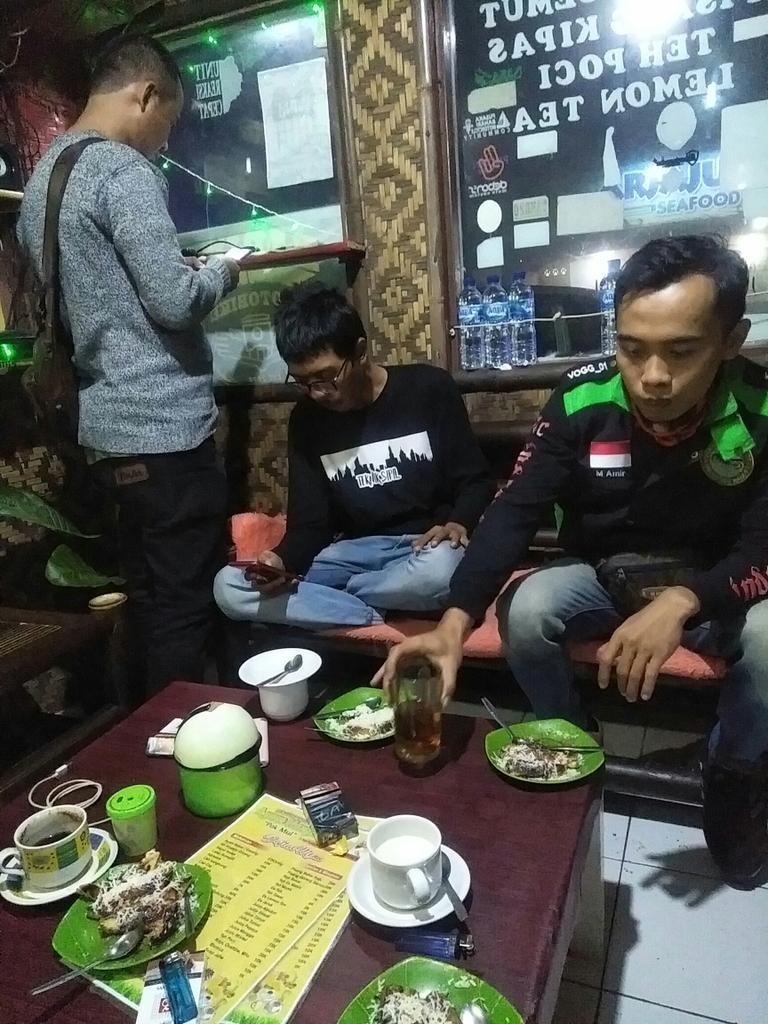 faeyza347's tweet photo. Terdampar kedinginan, ga ada yang bisa ngangetin. https://t.co/H9fUAogFOb