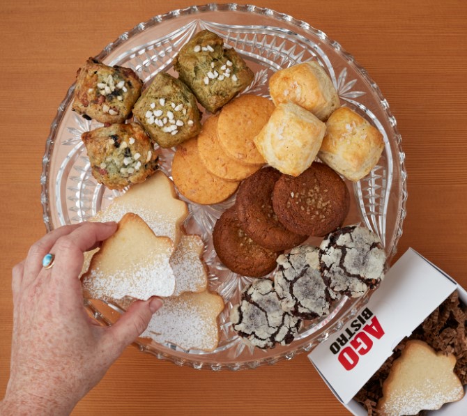 agotoronto's tweet photo. 🍪The AGO may be temporarily closed - but #AGObistro is still doing take-out AND they're also keeping on with the tradition of the Bake Sale! Let them do the heavy lifting this year when it comes to shortbread, cookies and tourtiere! https://t.co/CZUC33KYnF https://t.co/8z9tfMhYmP