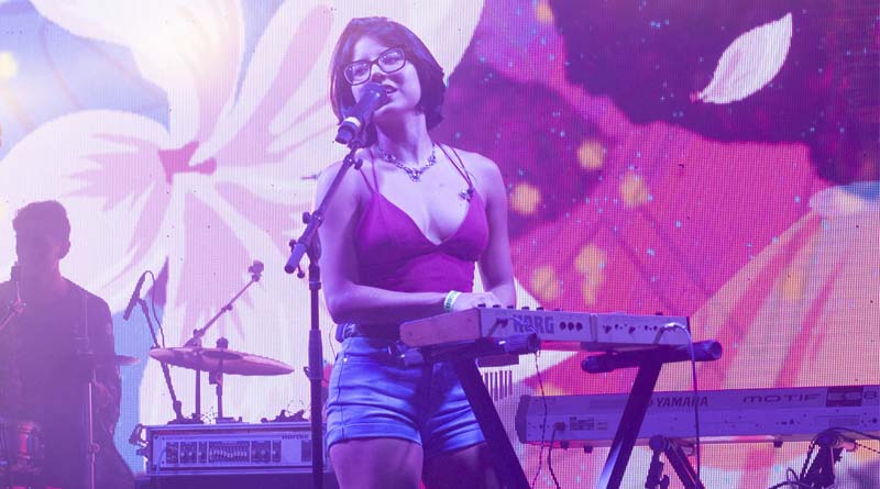 La búsqueda de identidad no ha cesado .@kellyabarca29 agrega nuevos toques psicodélicos a su propuesta musical con #NoLoPiensesMas esta vez da un paso más allá, con la integración de sintetizadores, percusión menor y efectos.
araguarock.com/kelly-abarca-a…