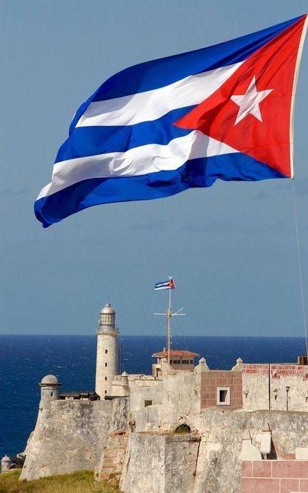 @Reylope13 @ElbaBallate @TamaraGuerraCu @Damiana_Estevz @dacosta_jani @Montserratte4 @SaraSanchezD @RafelitoRojo @pereiraraul59 @AleLRoss198 @AlyPatria05 #Cuba, #MiFuerzaSerá
no aceptar la rendición,
aquí ante cada Zanjón
plantamos un Baraguá.
El traidor traicionará,
porque no tiene el calibre
de un corazón que le vibre
por la #Patria. Mi desprecio
para el traidor y su precio.
Y que ¡Viva #Cuba libre!

#PasionxCuba
#CubaSeRespeta