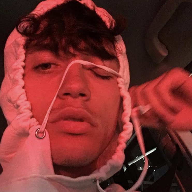 how to make ur twitter red— a thread