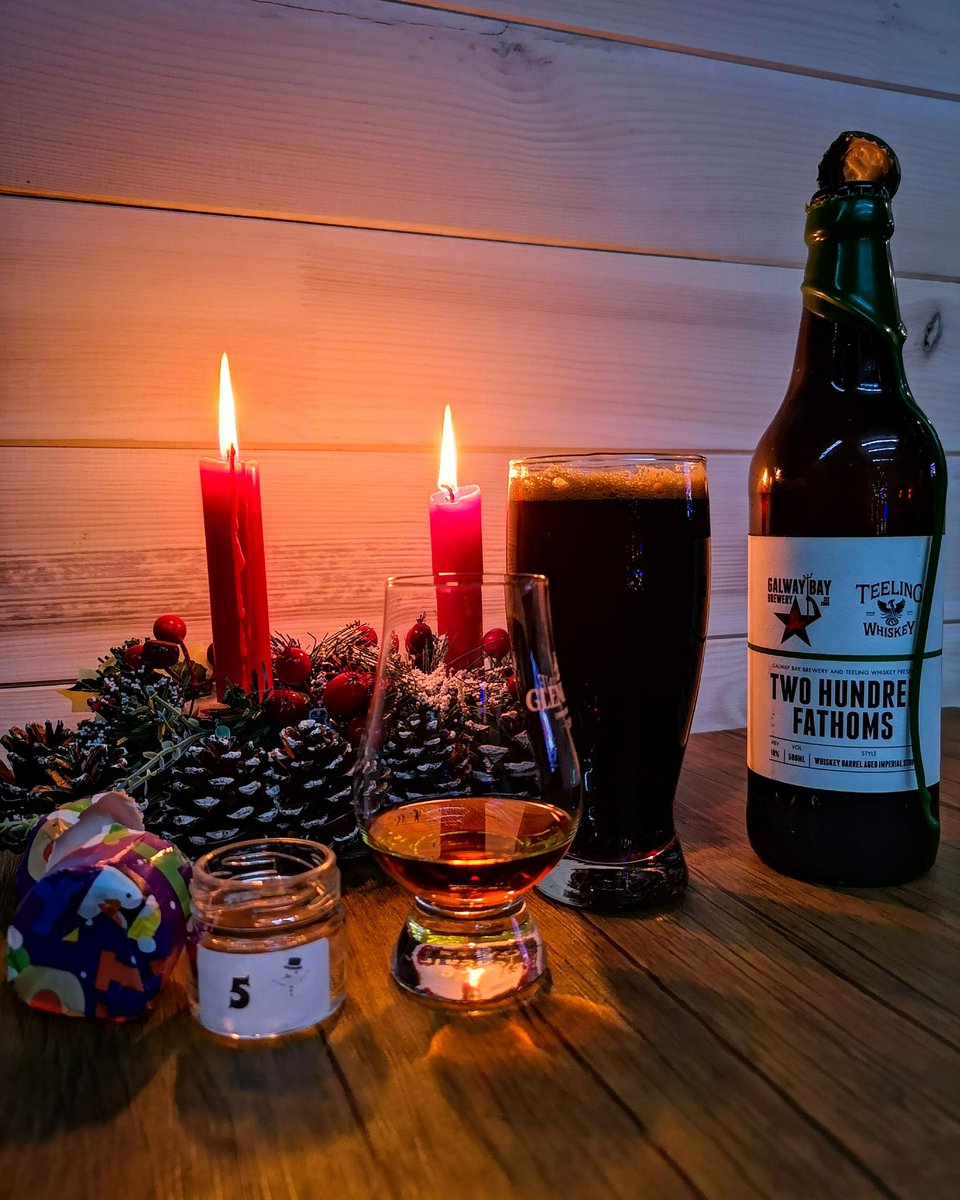 Evening 5 of my whiskey Advent calendar.
An absolute cracking drop of Elijah Craig 1789 barrel proof.
And a lovely bottle of Two Hundred Fathoms Imperial stout to go with it 
.
 #whiskey #25dramsofxmas #saturdaynightsip #galwaybaybrewery #teelingwhiskey #ElijahCraig