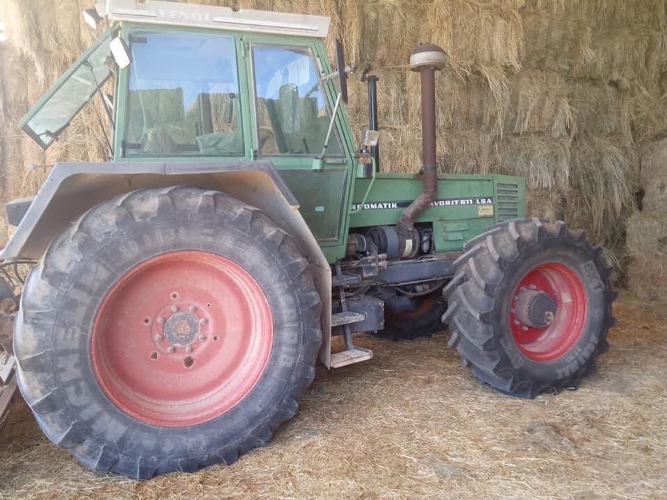 pavliyo44's tweet photo. Le han robado el tractor al padre de un amigo en Pinsoro (Ejea de los Caballeros).

Se agradece difusión. https://t.co/zbHoVbPWRg