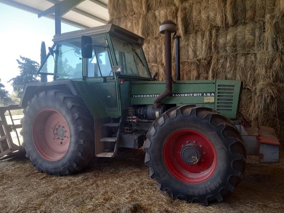 pavliyo44's tweet photo. Le han robado el tractor al padre de un amigo en Pinsoro (Ejea de los Caballeros).

Se agradece difusión. https://t.co/zbHoVbPWRg
