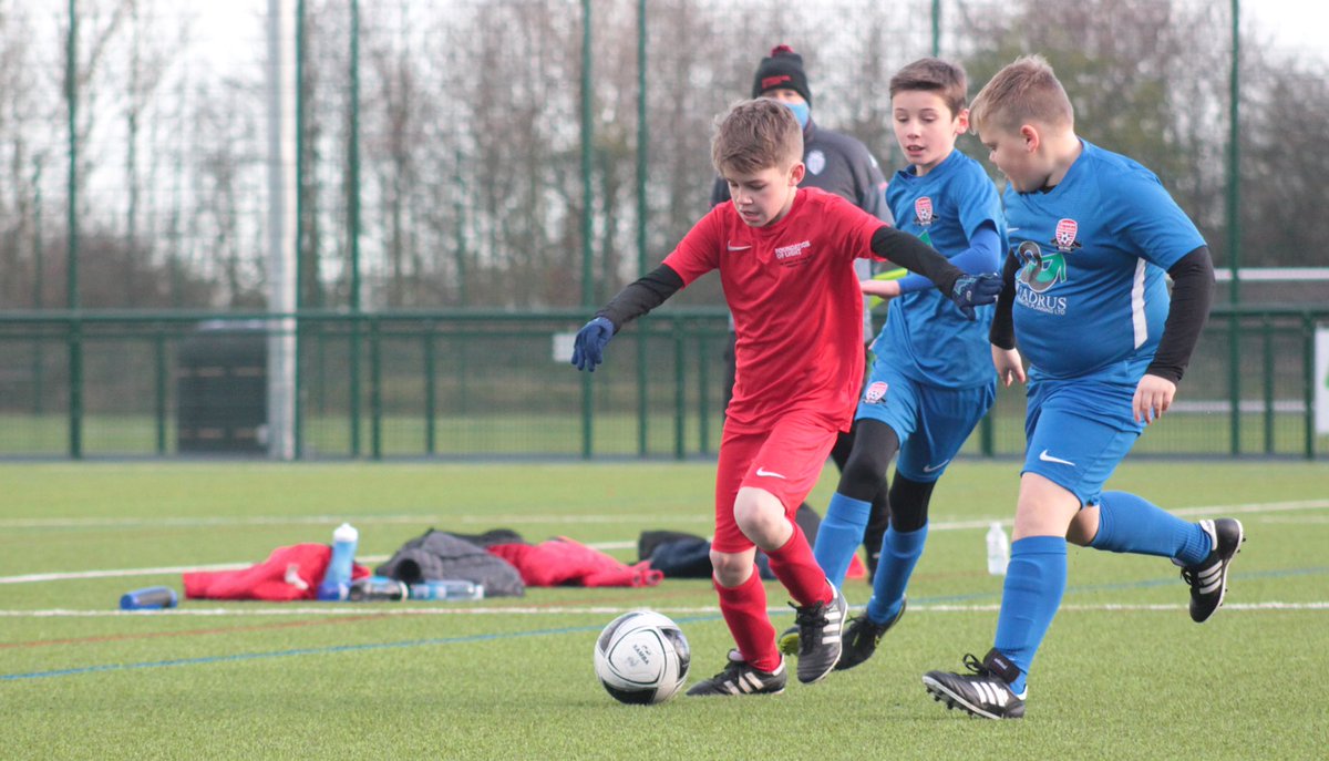 FolClub's tweet photo. Great to see our teams getting back to football today, we managed to get some pictures at our u11 Whites game vs. @CityJnrs at @fballdownhill https://t.co/F0y8F9Du1z