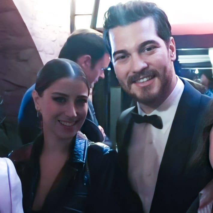 femirx100prehc's tweet photo. @BluTV @cagatayulusoyy #Yeniprojebirlikte
İhtiyacı olan tek şey iyi bir iş arkadaşı ve quenn'den daha iyi #ÇağatayUlusoy yanındaki güzel ve yetenekli #HazalKaya mükemmel ikili.
@BluTV
#HazCag
#newproyecttogether 🙏 https://t.co/APm4CmEHNG