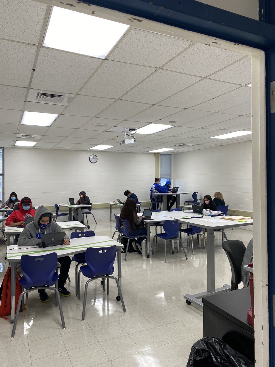 MHS_VP_Sarita's tweet photo. It was a very productive day in Minutemen land! We had our scholars taking care of business doing TSI Testing, 2020 Student Summit and/or Saturday School. Proud of our Minutemen! @DrLoyolaMHS @EISDMemorialHS #MemorialPride #EISDProud https://t.co/BnjiJDEIbF
