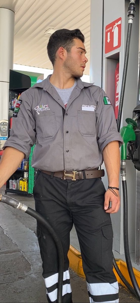 eng_heteros's tweet photo. Si esta rico el de la gasolina🤤🔥 RT y sacamos su pack🥵 https://t.co/2U4C2ufDMb